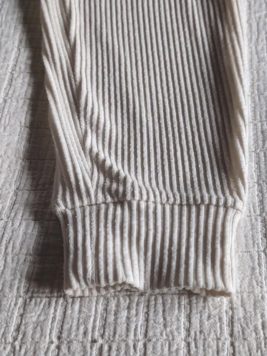 Alo Muse Ribbed Lounge Set Cream - Picture 9 of 9